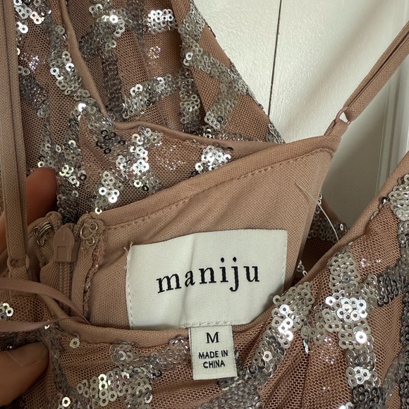 Elegant Sequin Evening Gown - Picture 3 of 4